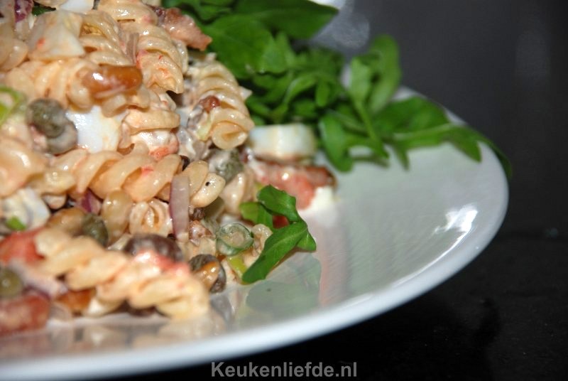 Pastasalade met geitenkaas en spekjes