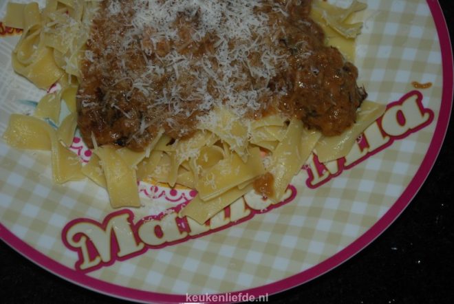 Boterzacht stoofvlees met pappardelle (pasta)
