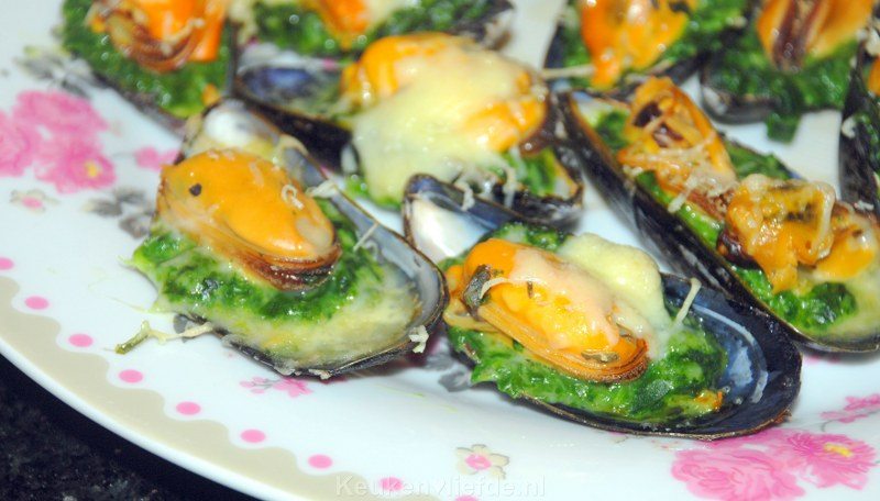 Gegratineerde mosselen met spinazie