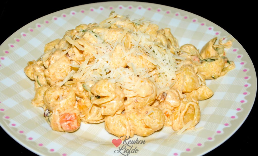 Pasta met spekjes en courgette