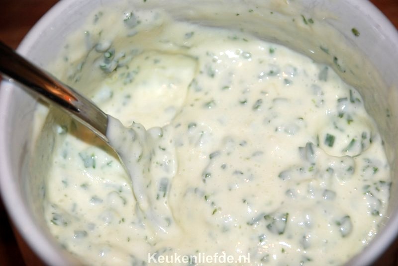 Zelfgemaakte knoflooksaus