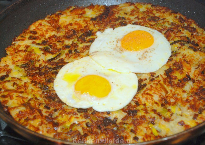 Rosti met prei, Gruyere en gebakken spiegelei