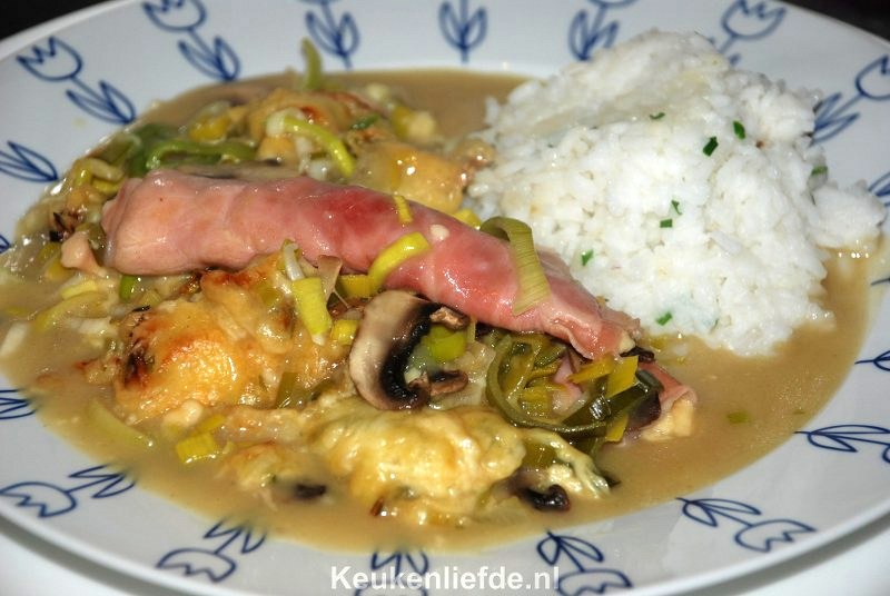 Prei ovenschotel met ham en kaasrolletjes