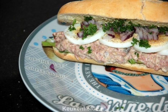 Lunchbroodje met zelfgemaakte filet americain