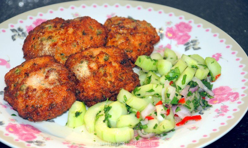 Thaise viskoekjes met komkommersalade