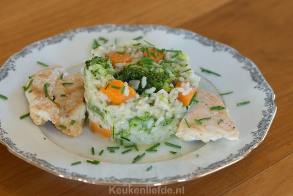 Risotto met broccoli, wortel en kip