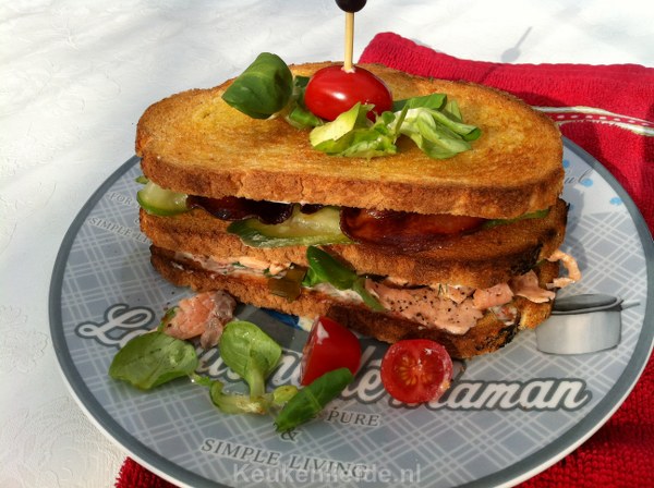 Club sandwich met zoetzure zalm