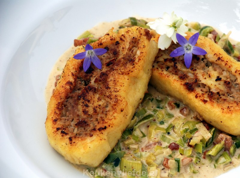 Gehaktrollade in aardappeldeegkorst