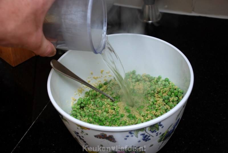 Couscoussalade met tuinbonen, munt en feta Couscoussalade met tuinbonen, munt en feta