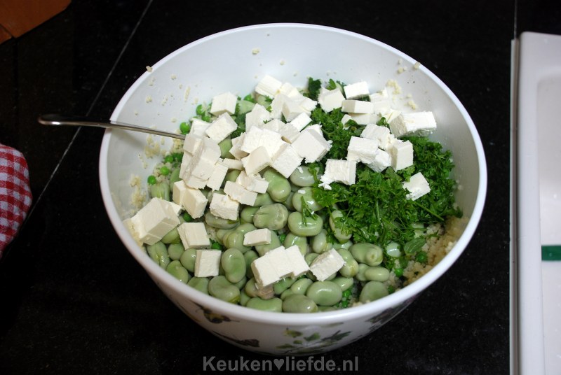 Couscoussalade met tuinbonen, munt en feta Couscoussalade met tuinbonen, munt en feta