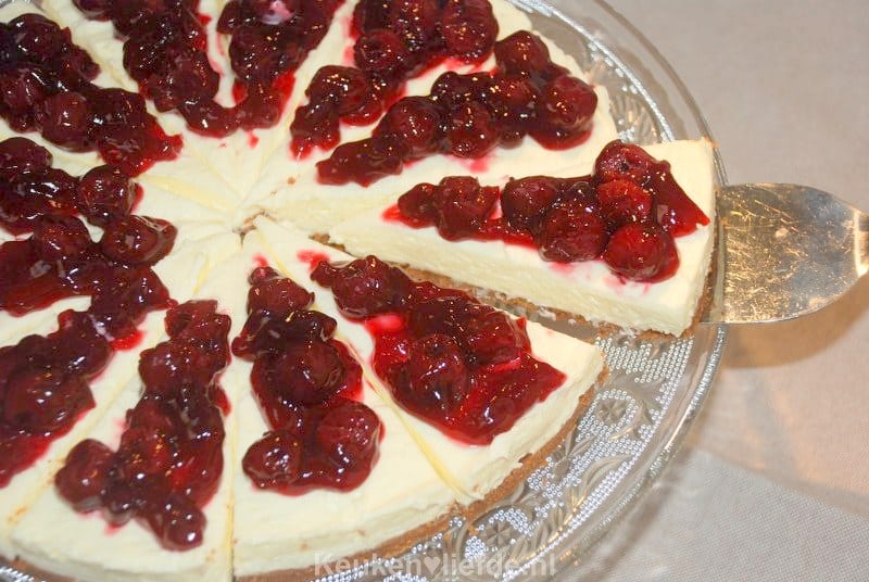 Monchoutaart met kersenvlaaivulling