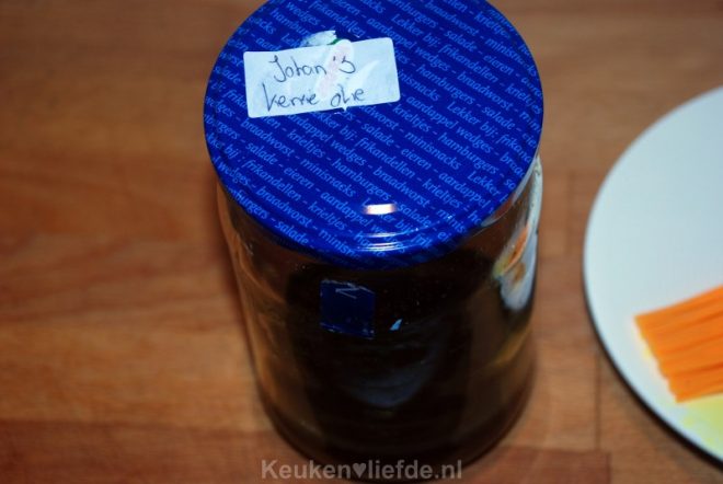 Zelfgemaakte kerrieolie