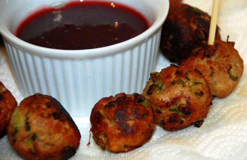 Lekker hapje - Kipballetjes met pruimensaus