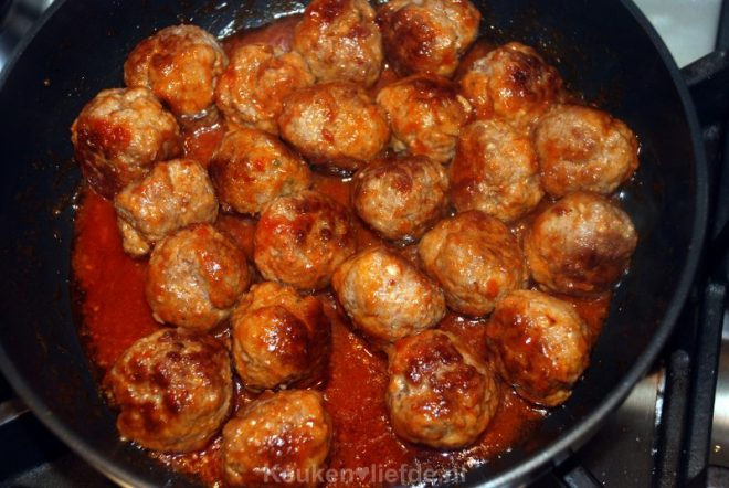 Gehaktballetjes in à la minute tomatensaus