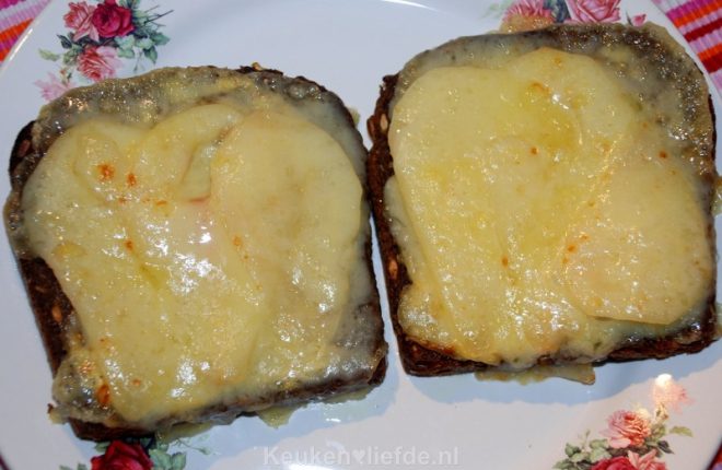 Snackbrood met peer en Gruyere