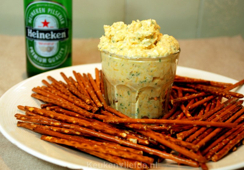 Bierdip met zoute sticks