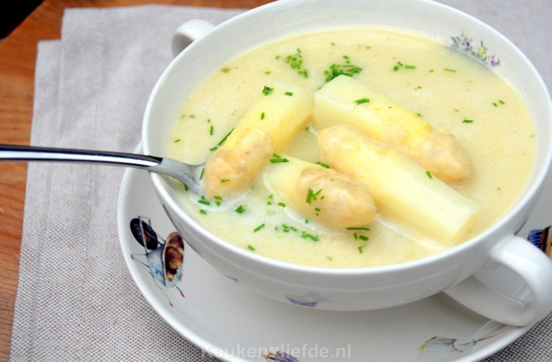 Aspergesoep met bieslook