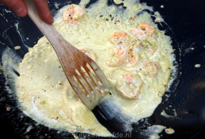 Pasta met garnalen in pesto-roomsaus