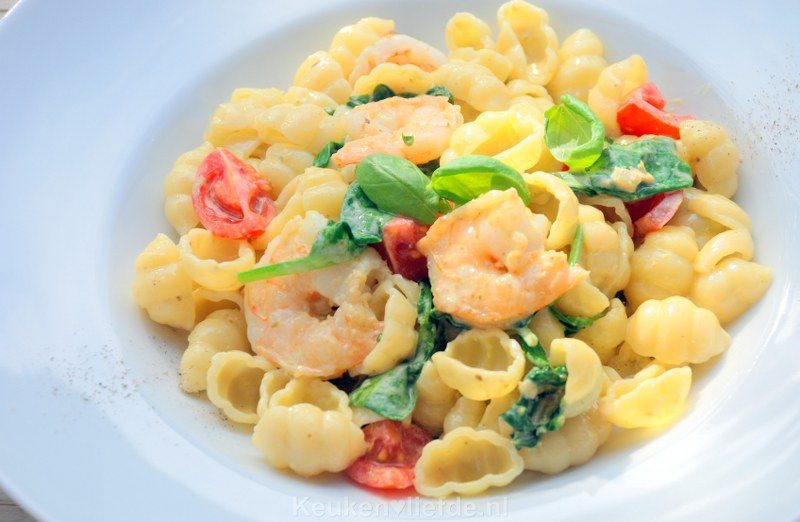 Pasta met garnalen in pesto-roomsaus Pasta met garnalen in pesto-roomsaus
