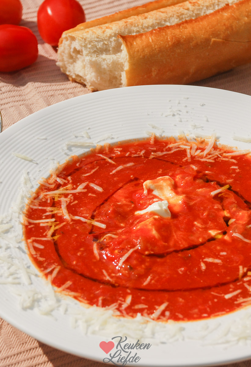 Geroosterde tomatensoep met mascarpone Geroosterde tomatensoep met mascarpone