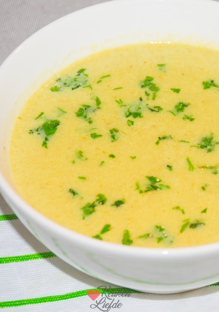 Romige witlofsoep met kerrie en appel Romige witlofsoep met kerrie en appel