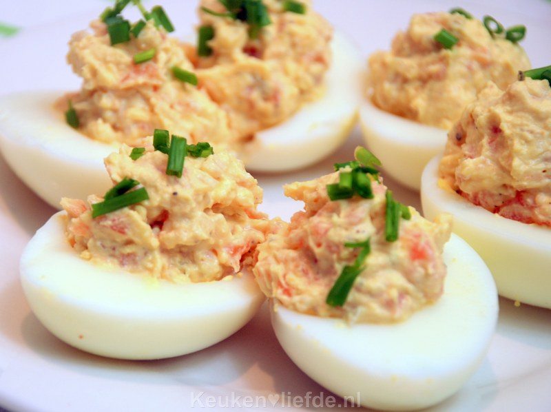 Gevulde eieren met gerookte zalm