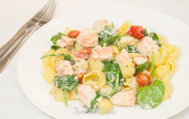 Spijs & Wijn: pasta met zalm en spinazie in wittewijnsaus