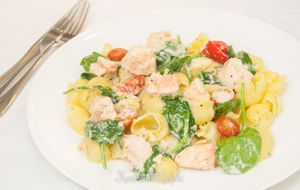 Spijs & Wijn: pasta met zalm en spinazie in wittewijnsaus
