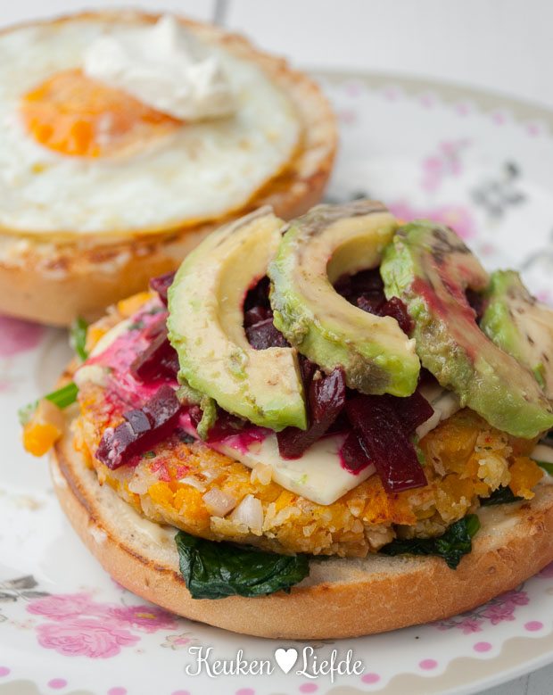 Pompoenburger met blauwe kaas Pompoenburger met hazelnoot & spinazie