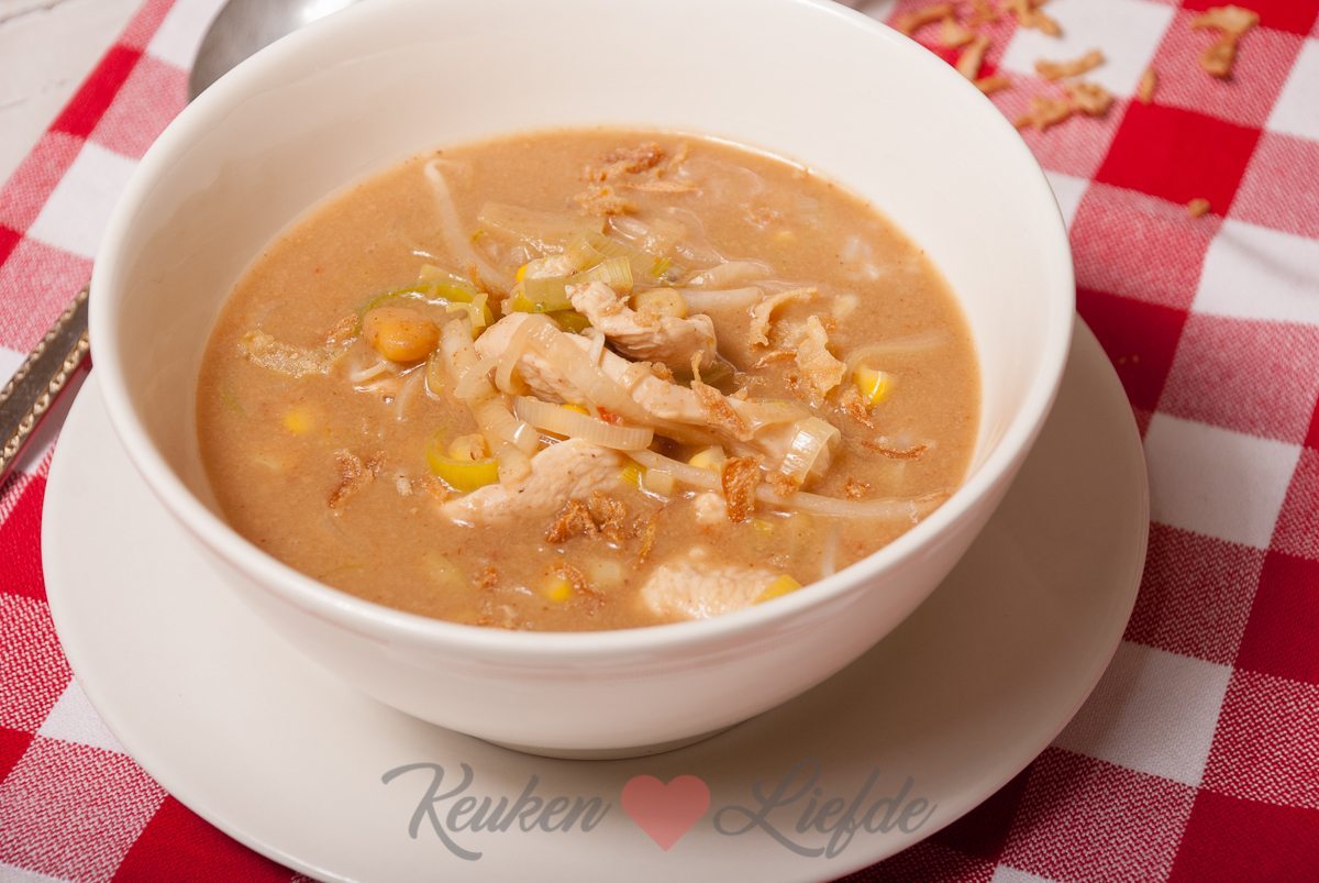 Surinaamse pindasoep