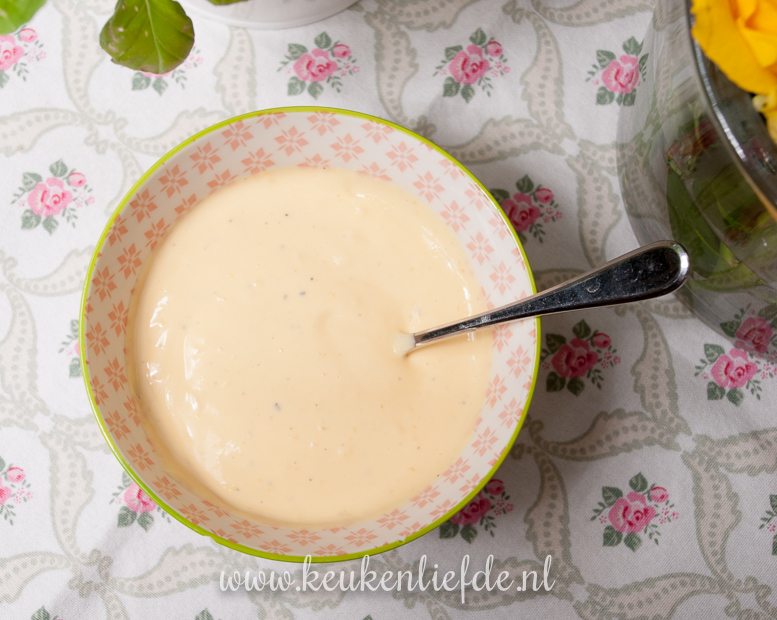 Snelle hollandaisesaus met de staafmixer Snelle hollandaisesaus met de staafmixer