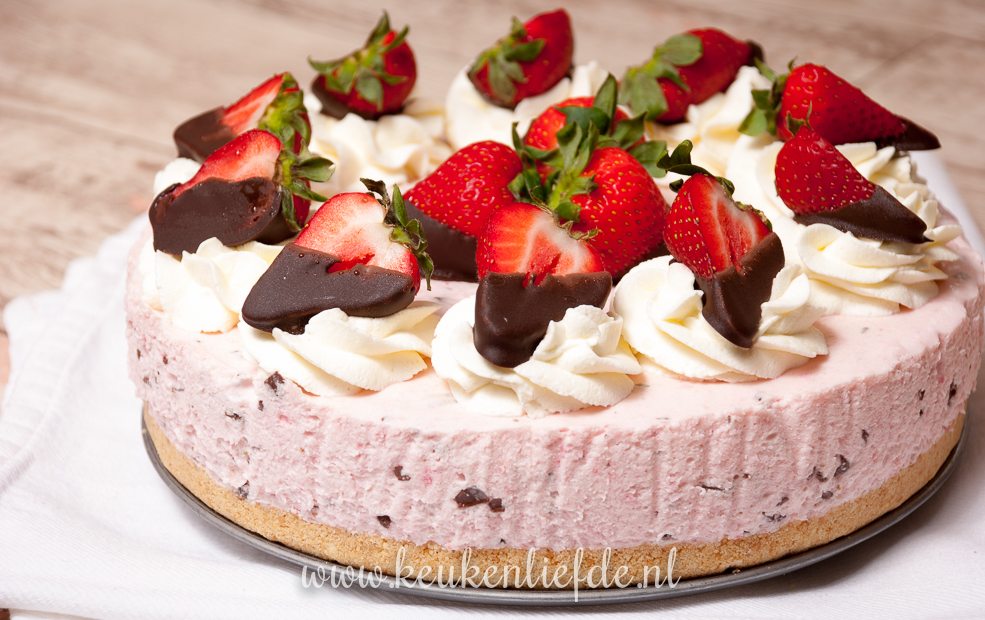 aardbeien-stracciatellakwarktaart