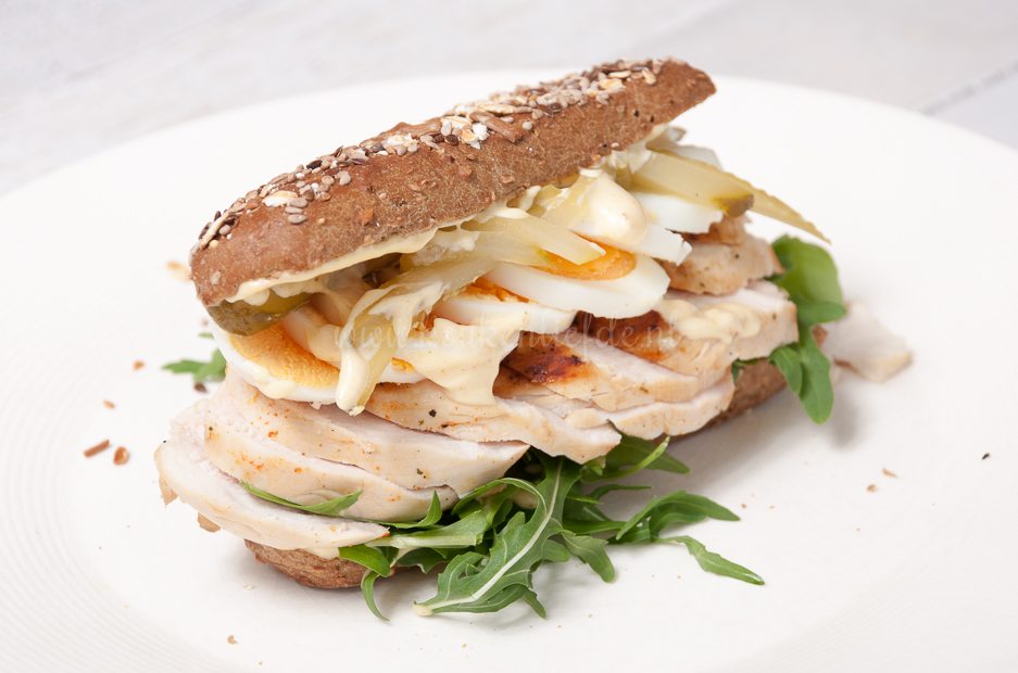 Broodje Surinaamse kip (van de Hema)