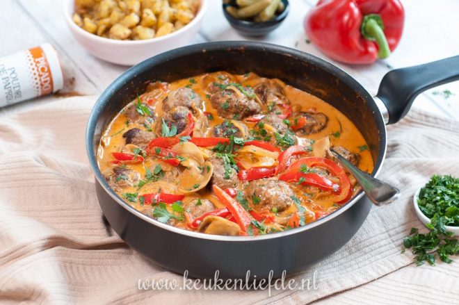 Stroganoff pannetje met gehaktballetjes