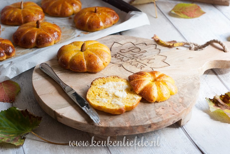 Hartige pompoenbroodjes