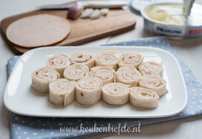 Wraprolletjes met kipfilet en roomkaas