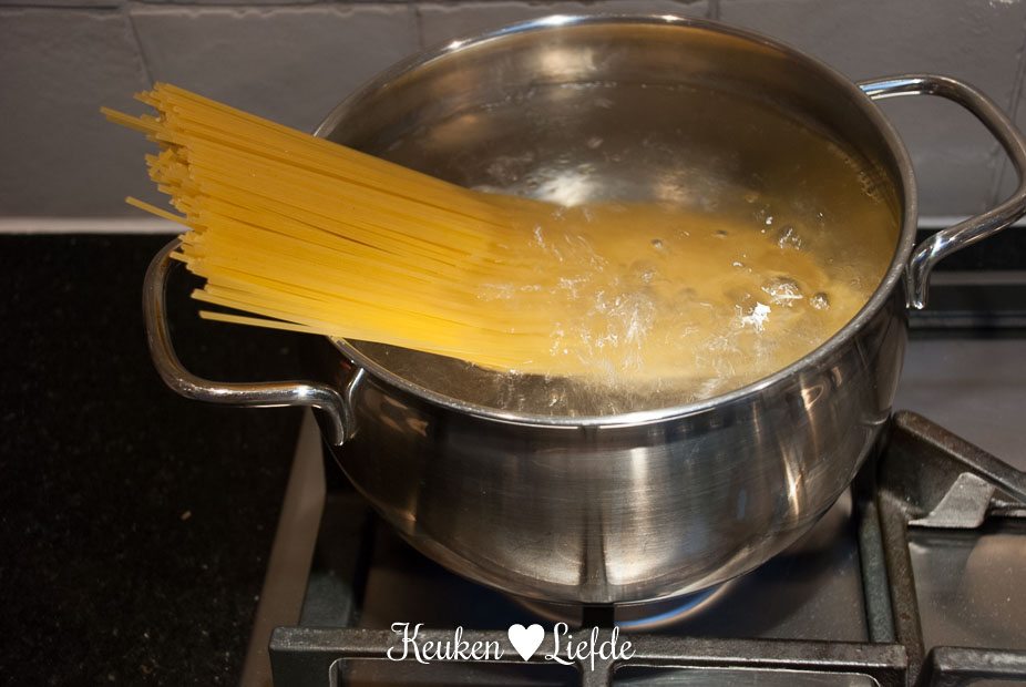 Zalm met spinazie en brood croutons uit de oven