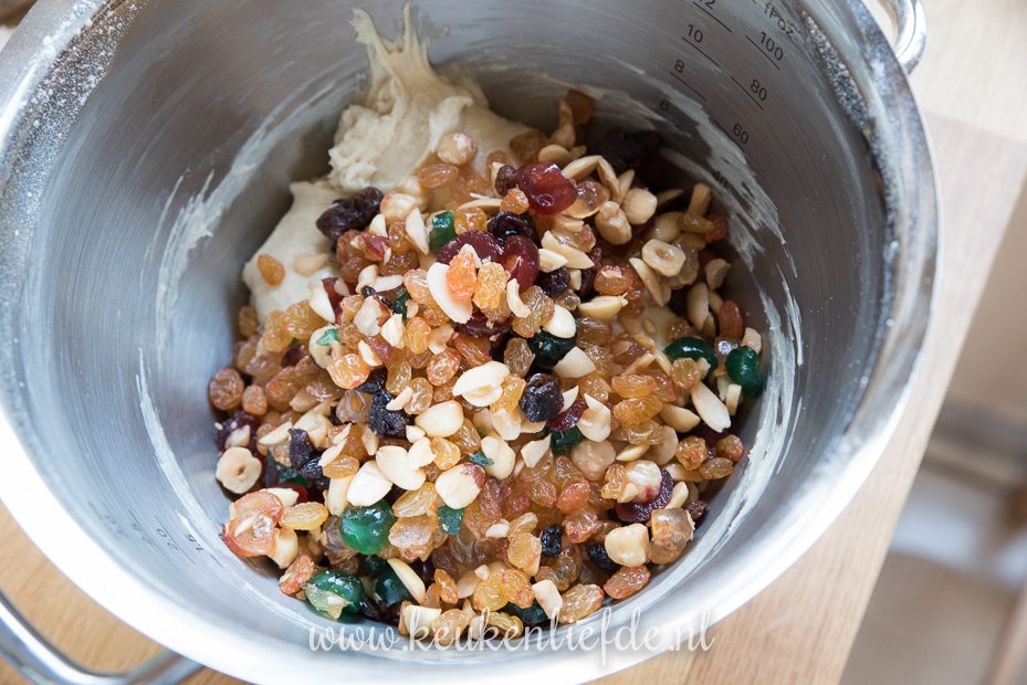 Paasstol met amandelspijs