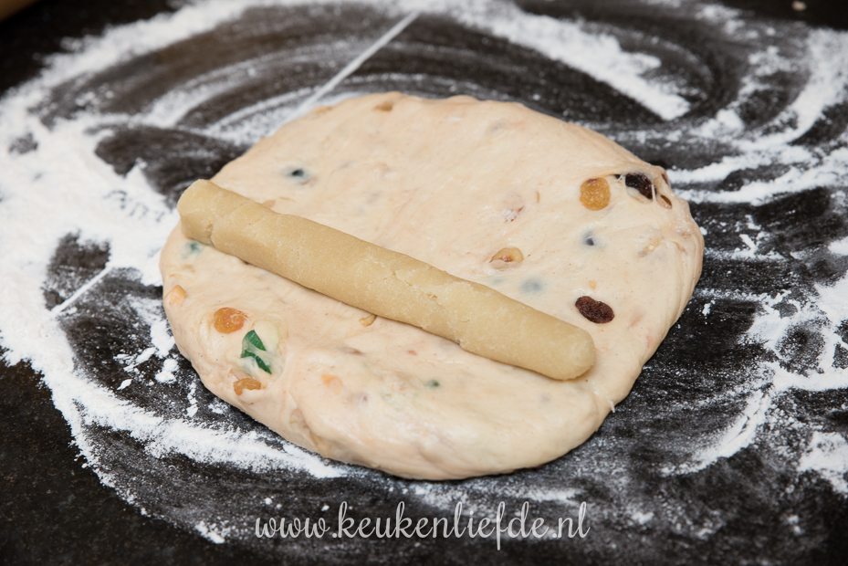 Paasstol met amandelspijs