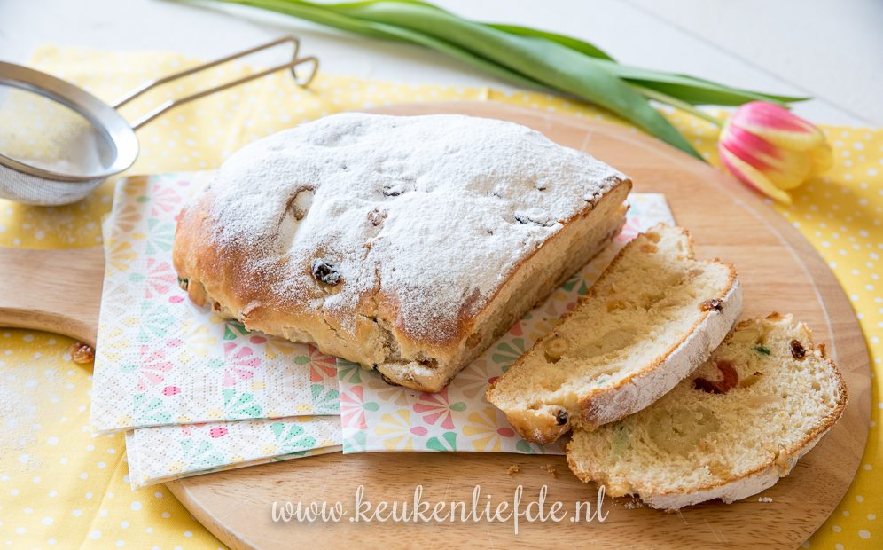 Paasstol met amandelspijs Paasstol met amandelspijs