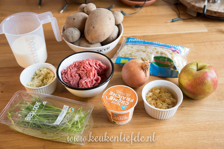 Zuurkool-ovenschotel met gehakt en crème fraîche Zuurkool-ovenschotel met gehakt en crème fraîche