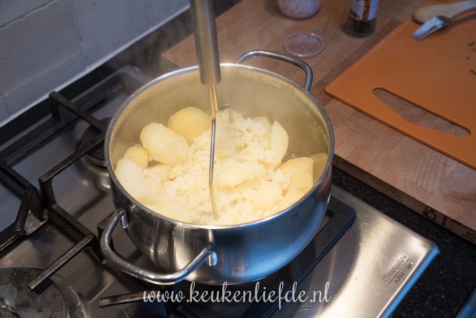 Zuurkool-ovenschotel met gehakt en crème fraîche