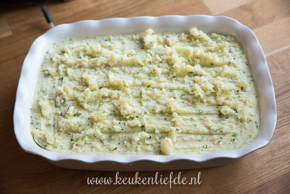 Zuurkool-ovenschotel met gehakt en crème fraîche