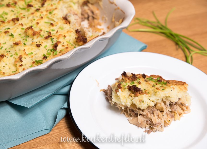 Zuurkool-ovenschotel met gehakt en crème fraîche Zuurkool-ovenschotel met gehakt en crème fraîche