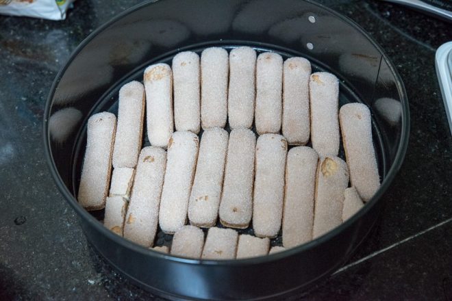 Beleg de springvorm met lange vingers