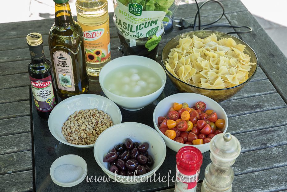 Pastasalade caprese + kookfilmpje! Pastasalade caprese + kookfilmpje!