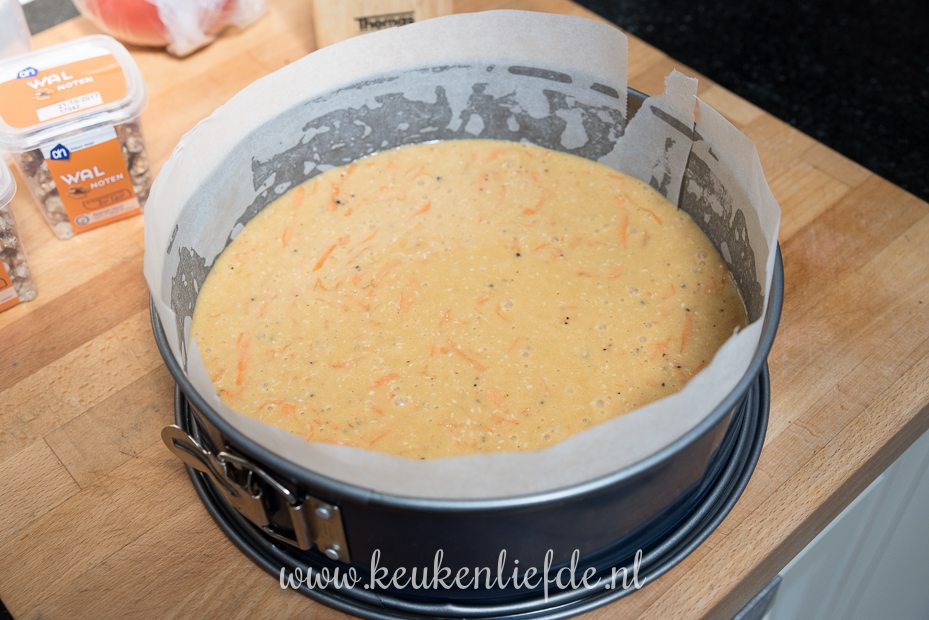 Worteltaart met koffie en wittechocoladeglazuur