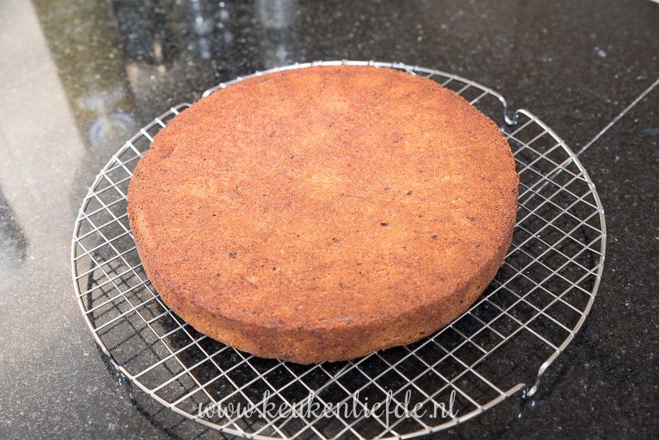 Worteltaart met koffie en wittechocoladeglazuur