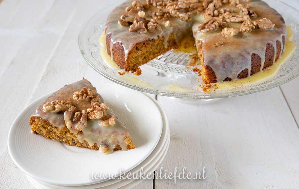 Worteltaart met koffie en wittechocoladeglazuur Worteltaart met koffie en wittechocoladeglazuur