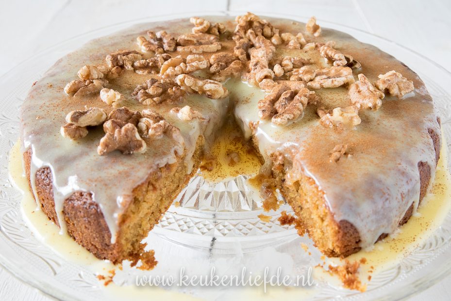 Worteltaart met koffie en wittechocoladeglazuur Worteltaart met koffie en wittechocoladeglazuur